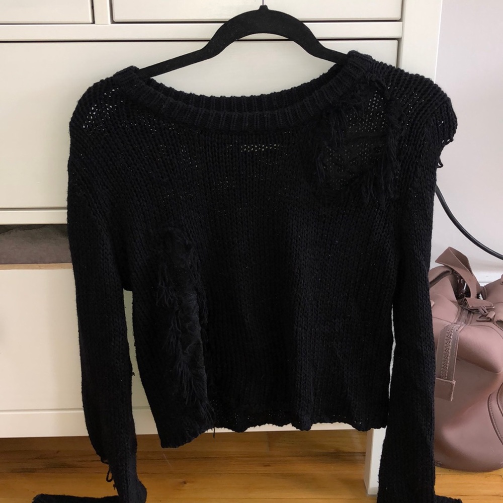 LF Cut Out Cropped Sweater